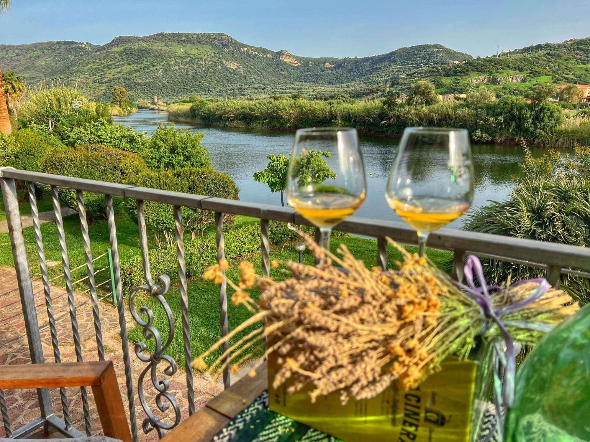Temo River House Romantic Balcony And Peaceful Retreat In The Heart Of Bosa Kültér fotó